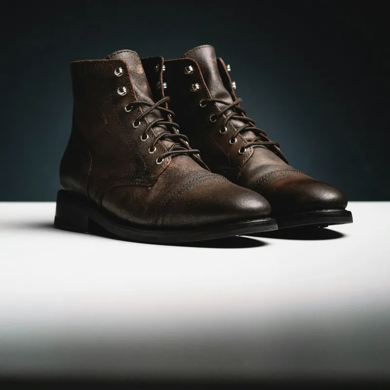 Men's brown leather lace-up boots, size 9